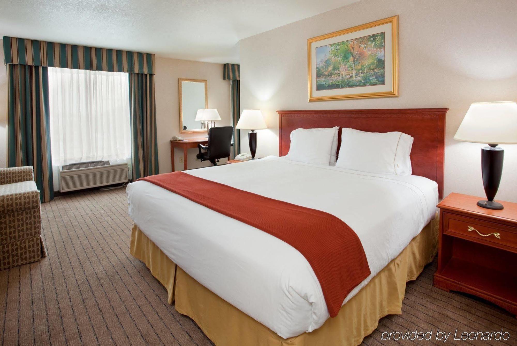 Express By Ihg Lawrence
