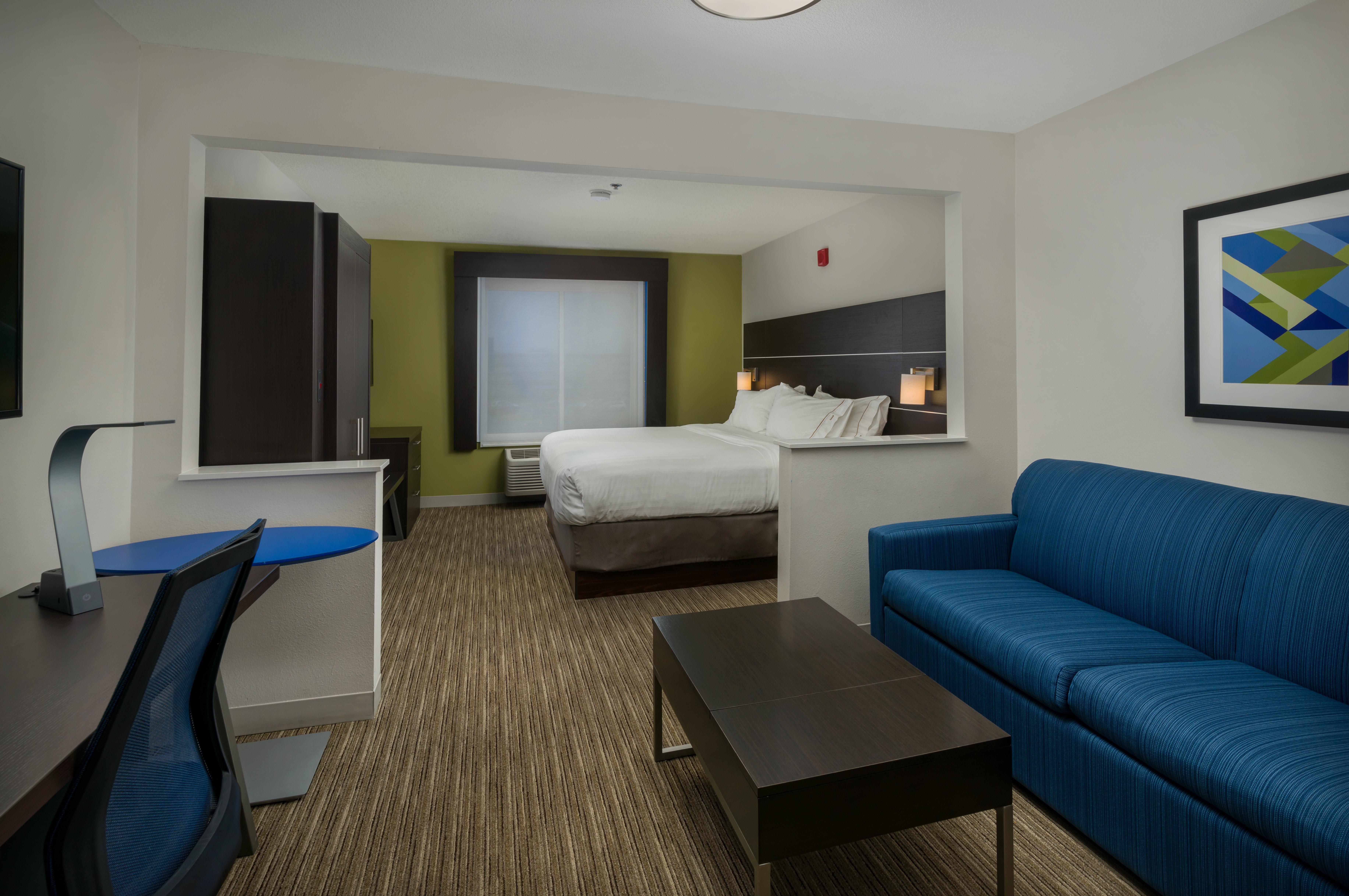 Holiday Express By Ihg Lawrence