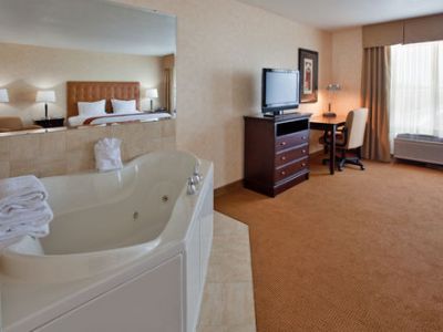 Hotel Holiday Express By Ihg Lawrence